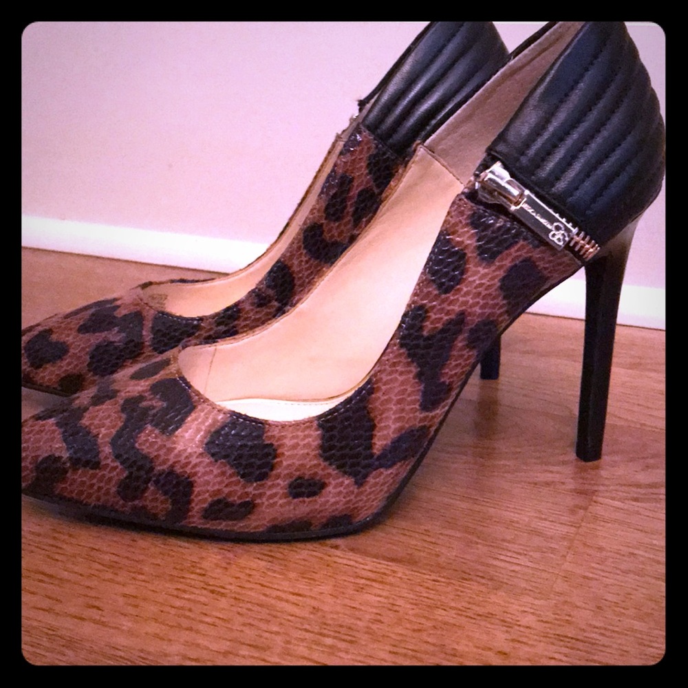 New Jessica Simpson Leopard with zipper